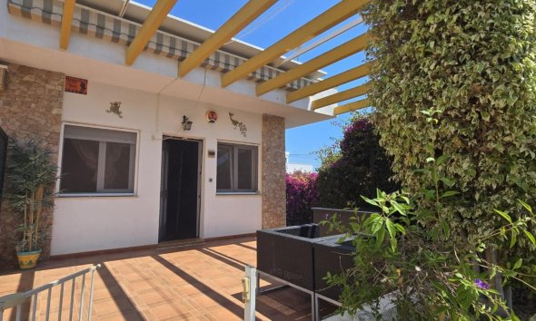 Resale - Terraced house / Townhouse - Pilar de la Horadada - Mil Palmeras