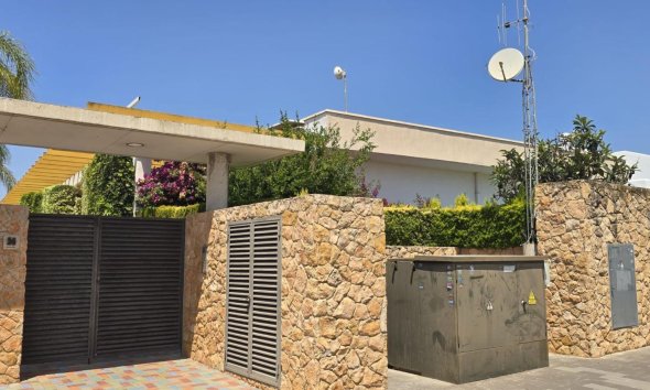 Resale - Terraced house / Townhouse - Pilar de la Horadada - Mil Palmeras