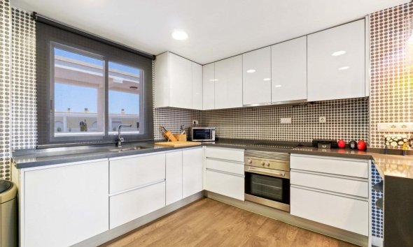 Resale - Apartment - Orihuela Costa - Campoamor