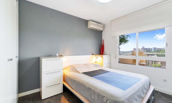 Resale - Apartment - Orihuela Costa - Campoamor