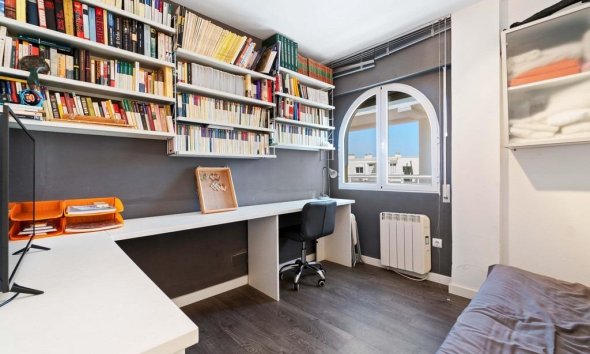 Resale - Apartment - Orihuela Costa - Campoamor