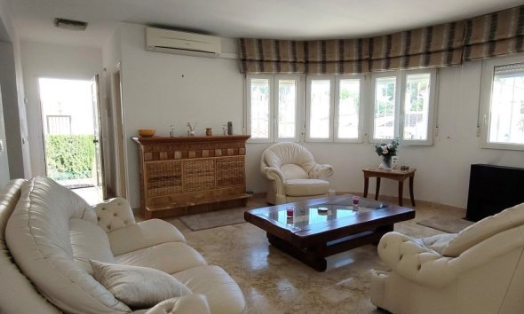 Resale - Villa - Las Ramblas Golf