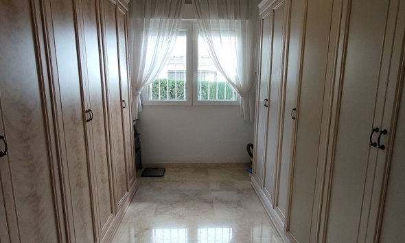 Resale - Villa - Las Ramblas Golf