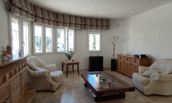 Resale - Villa - Las Ramblas Golf