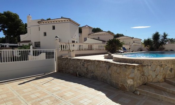 Resale - Villa - Las Ramblas Golf