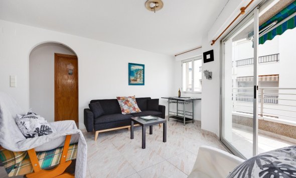 Resale - Apartment - Torrevieja - Paseo maritimo