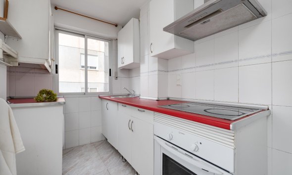 Resale - Apartment - Torrevieja - Paseo maritimo