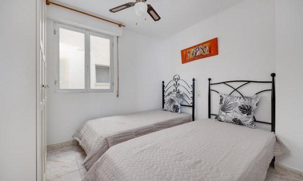 Resale - Apartment - Torrevieja - Paseo maritimo