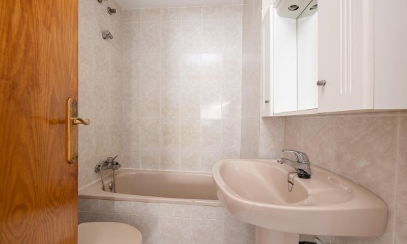 Resale - Apartment - Torrevieja - Paseo maritimo