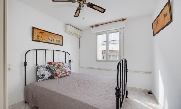 Resale - Apartment - Torrevieja - Paseo maritimo