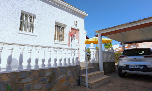 Resale - Villa - Torrevieja - Urbanización San Luis