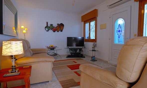 Resale - Villa - Torrevieja - Urbanización San Luis