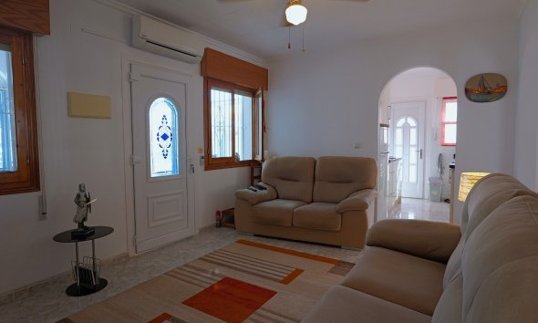 Resale - Villa - Torrevieja - Urbanización San Luis
