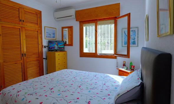 Resale - Villa - Torrevieja - Urbanización San Luis