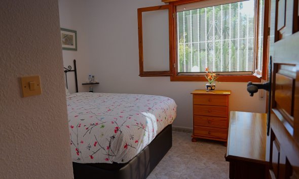 Resale - Villa - Torrevieja - Urbanización San Luis