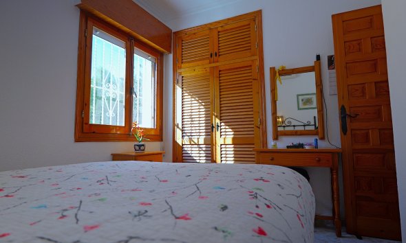 Resale - Villa - Torrevieja - Urbanización San Luis