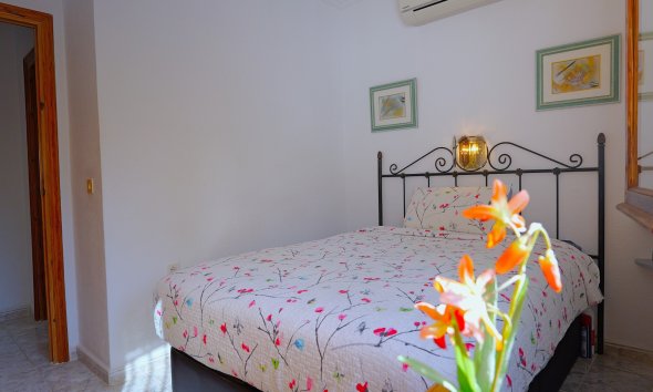 Resale - Villa - Torrevieja - Urbanización San Luis