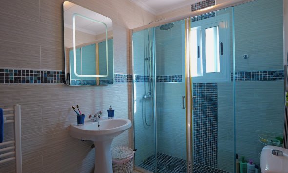 Resale - Villa - Torrevieja - Urbanización San Luis