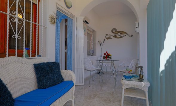 Resale - Villa - Torrevieja - Urbanización San Luis