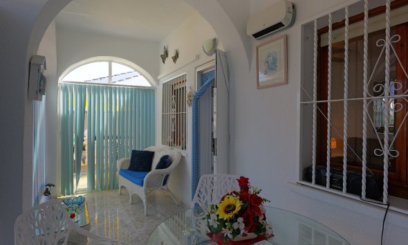 Resale - Villa - Torrevieja - Urbanización San Luis