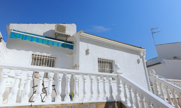 Resale - Villa - Torrevieja - Urbanización San Luis