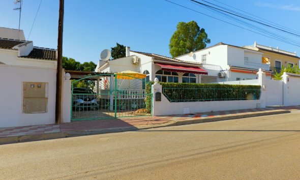 Resale - Villa - Torrevieja - Urbanización San Luis