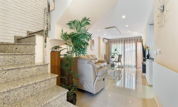 Resale - Terraced house / Townhouse - Torrevieja - Aguas Nuevas