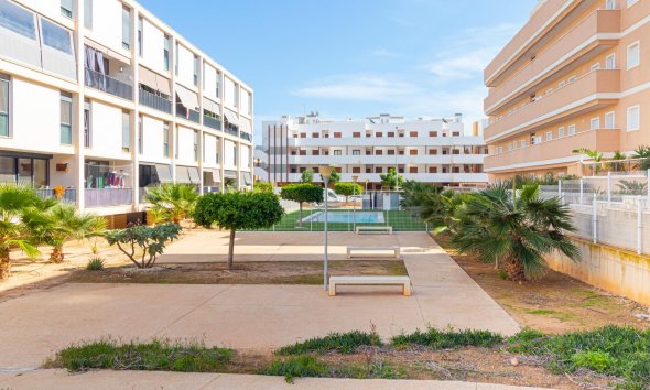 Resale - Apartment - Orihuela Costa - Los Dolses