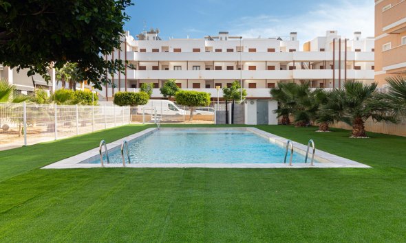 Resale - Apartment - Orihuela Costa - Los Dolses