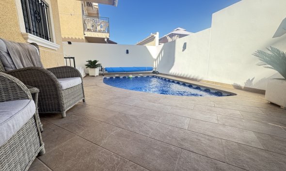 Resale - Villa - Orihuela Costa - Villamartin
