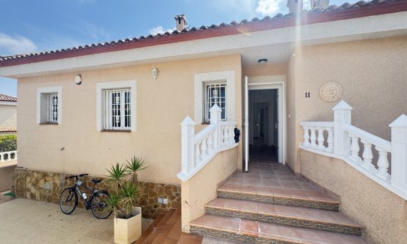 Resale - Villa - San Miguel de Salinas