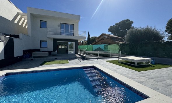 Reventa - Villa - Torrevieja - Los Balcones