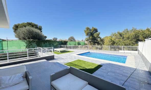 Reventa - Villa - Torrevieja - Los Balcones