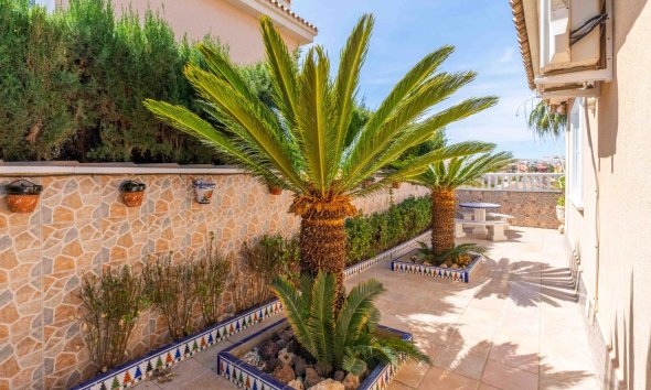 Resale - Villa - Orihuela Costa - Punta Prima