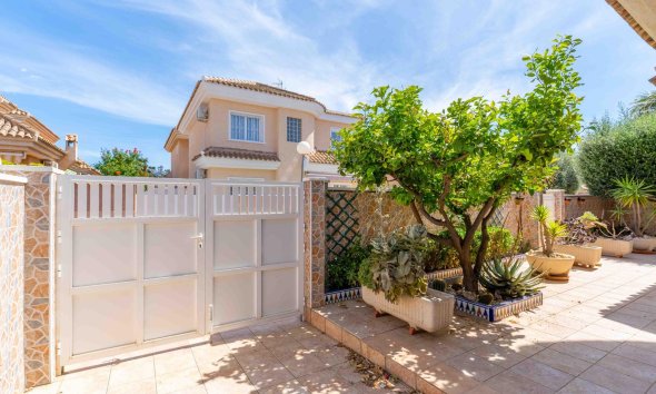 Resale - Villa - Orihuela Costa - Punta Prima