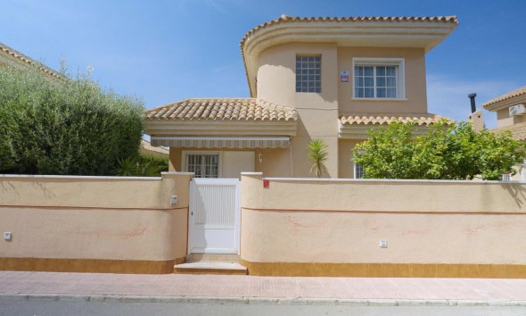 Resale - Villa - Orihuela Costa - Punta Prima
