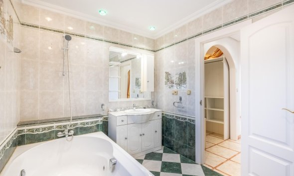 Resale - Villa - Torrevieja - El chaparral