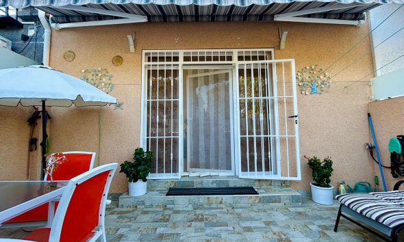 Resale - Terraced house / Townhouse - Torrevieja - Urbanización San Luis