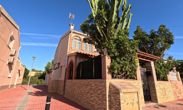 Resale - Terraced house / Townhouse - Torrevieja - El Acequión - Los Náufragos