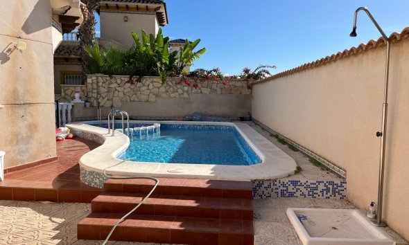 Resale - Villa - Orihuela Costa - Playa Flamenca