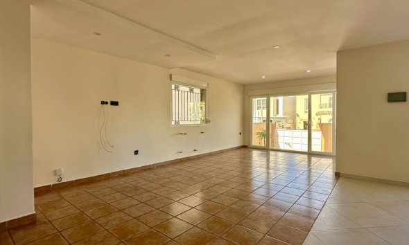 Resale - Villa - Orihuela Costa - Villamartín