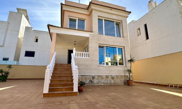 Resale - Villa - Orihuela Costa - Villamartín
