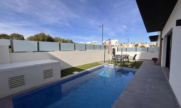 Resale - Villa - Orihuela Costa - Villamartin