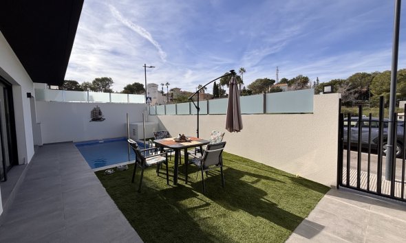Resale - Villa - Orihuela Costa - Villamartin