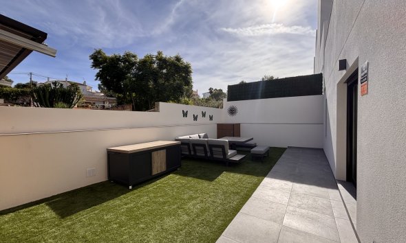 Resale - Villa - Orihuela Costa - Villamartin