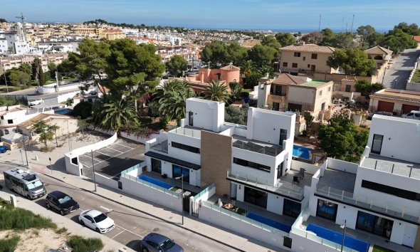 Resale - Villa - Orihuela Costa - Villamartin