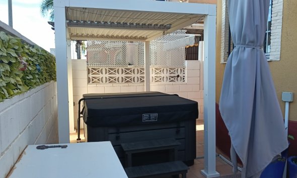 Resale - Villa - Los Montesinos - La Herrada