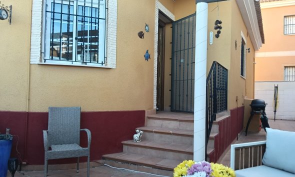 Resale - Villa - Los Montesinos - La Herrada