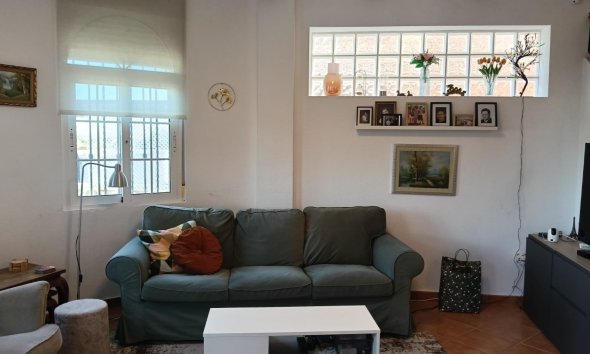 Resale - Villa - Los Montesinos - La Herrada