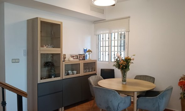 Resale - Villa - Los Montesinos - La Herrada